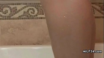 撮影するのに十分な角質の熱い熟女