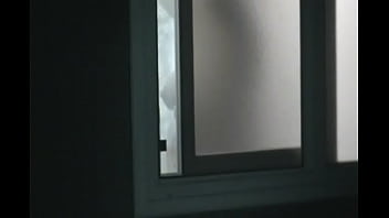 ボインの大きなお尻トルコ人MemnuneDemirözはシャワーで盗撮されます