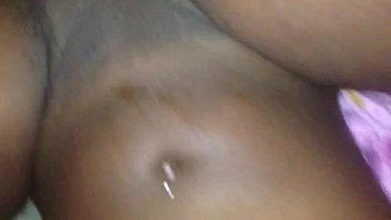 彼女の夫の寝取られがカーニバルをスキップしている間、熱い黒人女性をクソ。