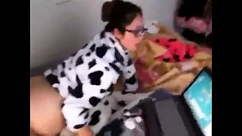 プル！恋をしている間、有名人は3つのうちの1つを失っています
