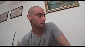 この大きな筋肉の見知らぬ人がどのように
