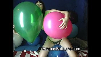 EB Надувать и подпрыгивать воздушными шарами!