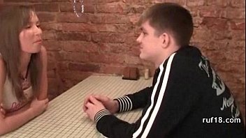 遊び心のあるティーンがハード緊縛セックスを紹介しました