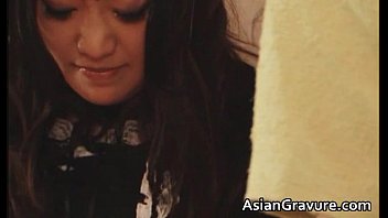 厄介なアジアの主婦とブルネットの女性
