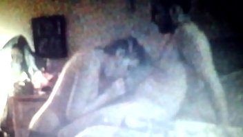 Подруга заставляет бойфренда снимать на видео ее удар / трах с другим чуваком! Секс втроем тоже! Часть 1