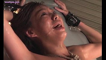 ジャパニーズベイビーはおっぱいとおもちゃを取得します