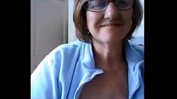 彼女の猫を指で触れている成熟した妻-1to1cams.comで完全なビデオを見る