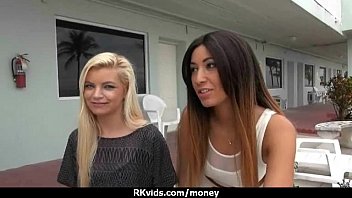 現金でセックスすることを許可する8