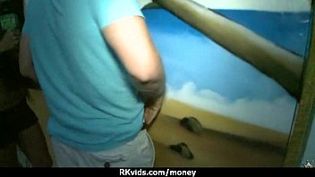 現金でセックスすることを許可する12
