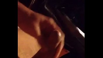 Любительское мастурбирует