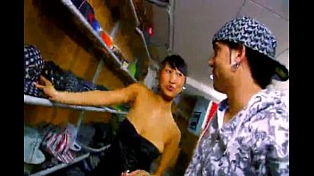 店で犯されたレギンスの巨乳アジア人痴女