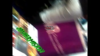 большая задница в узких джинсах