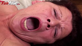 楽しい映画角質おばあちゃんは十分に得ることができません