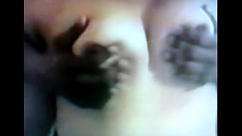 本物の素人動画。私の元の豊かなおっぱい