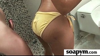 マッサージ師は巨大なコックを撫でて、絶頂20を味わう