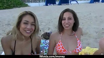 現金のためのセックスは恥ずかしがり屋の女の子を女に変える4