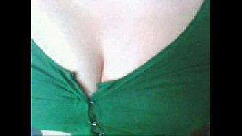 インドのアンドラおばさんが彼女の大きなおっぱいと垂れ下がったおまんこをサリーから露出させる-XVIDEOScom [1]