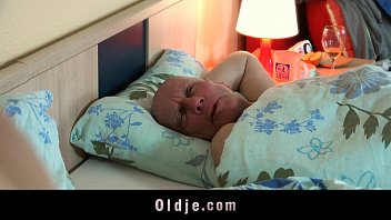 セックスのために目を覚ます