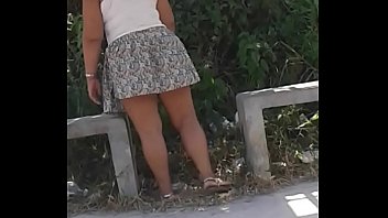 パンティーを見せている妻1