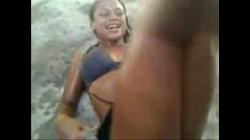 彼女の猫を見せてファンクを踊る継娘ペラディーナ