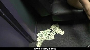アマチュアはいくつかの速い現金のためにセックスをします9