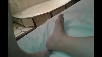 手を中に入れてください。とても濡れて痴女