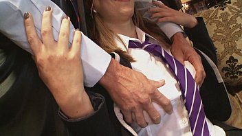検査官は大学でいたずらな女子 をファックします
