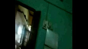 彼女のマストジャワニを示すアッサム語学校教師ニーリマバビ