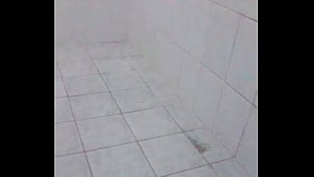 妹がトイレでオナニーしてる笑 からかわれた