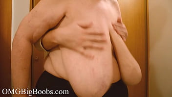 爆乳の年上の主婦