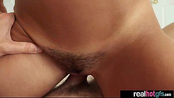 リアルGFは露骨なセックステープでインターコーズを楽しむビデオ-05