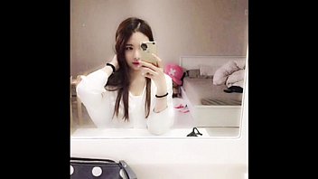 彼女の体を披露する熱い韓国のベイビー