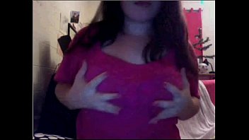 rileyxlove20歳のセクシーなぽっちゃり湯たんぽがカムでおっぱいと猫を見せて-1
