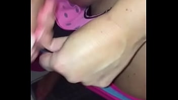 私は彼にパンティーで中出しさせるべきですか？