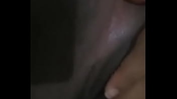 モレナは彼女の恋人のために猫を撮影しました