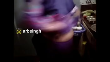 Панджабская деревенская тетушка на кухне - XVIDEOS.COM
