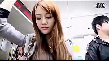 地下鉄でセクシーな中国の女の子のセックス
