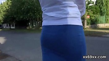 医師は処女膜の検査と処女の甘いものの花を咲かせるのを手伝います