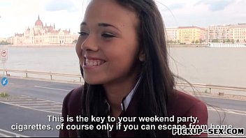 Школьница Tricia Teen трахнута грязным незнакомцем за деньги
