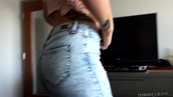 アレックスタナーとジェナアシュリーとのハメ撮りレズビアンの楽しみ