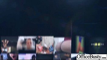 （ブリトニー・アンバー）オフィスで強打された巨乳のセクシーな女の子movie-07