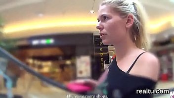見事なチェコのかわい子ちゃんはモールでからかわれて、ハメ撮りで犯されました