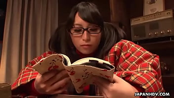 アジアのオフィス痴女雪菜は濡れたおまんこを激しくこすります