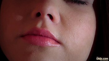 素晴らしい美 がサウナで老人とセックス