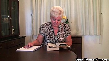 英国のおばあちゃんサバナとサンディはまだマスターベーションが必要です
