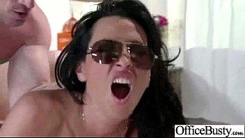 オフィスでビッグジャグとのハードセックス角質労働者の女の子（レズリーゼン）映画-23