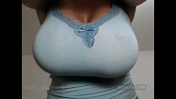 あなたの熱い巨乳ママを見せてください