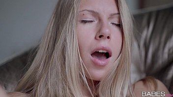 XXXアンジェリカポルノ映画との正しいタッチ