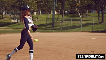 TEENFIDELITY Kirsten Lee наполнила сливками тренер