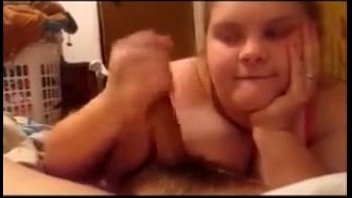 妻は夫にずさんなフェラをして口内をごっくんいっぱいに飲み込む
